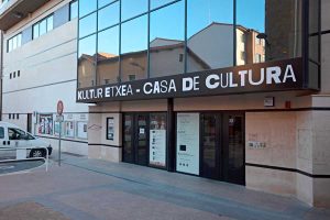 Deialdia, egonkortze-prozesuaren barruan, kultura arloko zerbitzu anitzetako langile lanpostu bat oposizio-lehiaketa bidez betetzeko.