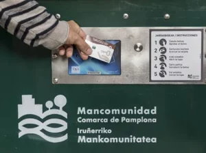 Edukiontziak txartelarekin irekitzea